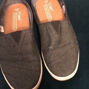 Toms black